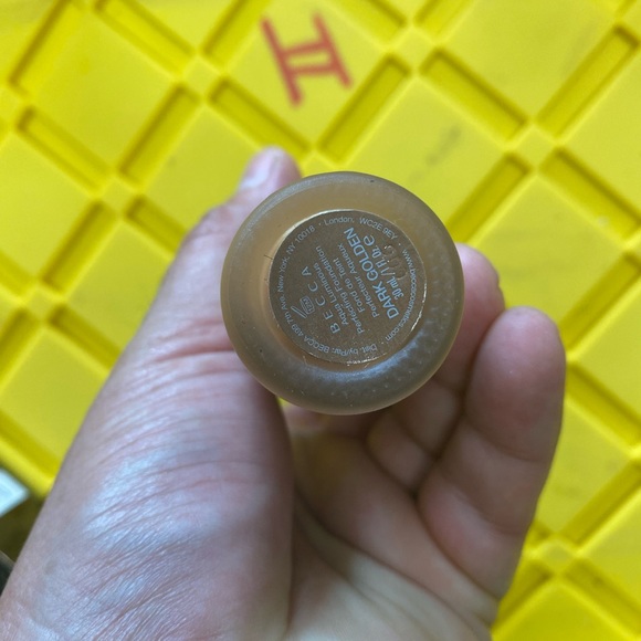 BECCA aqua luminous perfecting foundation - Shade: dark golden - Picture 2 of 6